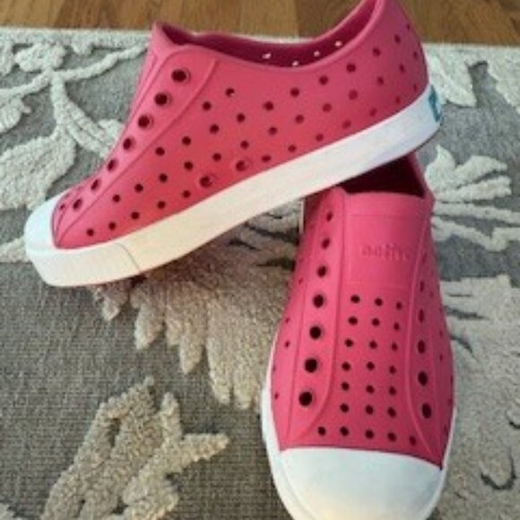 Native Jefferson Shoes - Girls Fuchsia Pink - Little Kid/Toddler  - Lightly Used - Picture 1 of 13